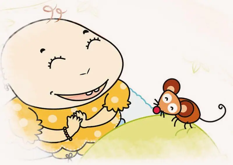 Happy girl in yellow dress sitting on green hill smiling at friendly brown mouse.